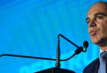 Rareș Bogdan a avut un puseu de patriotism în ședința liderilor Partidului Național Liberal: Eu nu doresc steagul curcubeu pe sediul PNL. Vreau steagul României și Crucea Creștină