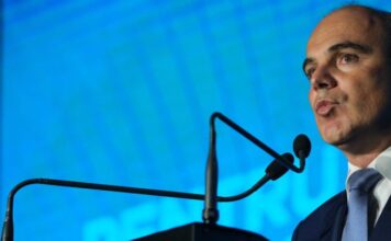 Rareș Bogdan a avut un puseu de patriotism în ședința liderilor Partidului Național Liberal: Eu nu doresc steagul curcubeu pe sediul PNL. Vreau steagul României și Crucea Creștină