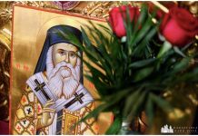 FOTO | Sfântul Nectarie din Eghina s-ar fi arătat la Parohia Dracseni din Vaslui. Părintele Calistrat a publicat imagini cu apariția miraculoasă