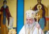 Patriarhul Daniel, de Ziua Eroilor: Pe stema României vulturul auriu, care înseamnă popor botezat de la nașterea sa în istorie, poartă crucea în plisc și se înalță pe verticală
