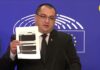 VIDEO | Europarlamentarul Chris Terheș expune contractele dintre producătorii de vaccinuri și Comisia Europeană: Pagini NEGRE, pentru a nu se vedea clauzele. Terheș: Este asta transparență?