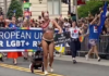 Delegația oficială a Uniunii Europene în SUA a mărșăluit „cu mândrie” la parada LGBT de la Washington. Reprezentanții UE au defilat în spatele unui transsexual care se recomanda drept „Maria Magdalena” | VIDEO