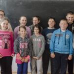 UDMR vrea ca alocația pentru copiii României să scadă de la 292 de lei la numai 100 de lei. Vor primi bani mai mulți cei care nu lipsesc de la ore și au note mari | Amenzi pentru părinții care nu își trimit copiii la școală