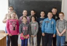 UDMR vrea ca alocația pentru copiii României să scadă de la 292 de lei la numai 100 de lei. Vor primi bani mai mulți cei care nu lipsesc de la ore și au note mari | Amenzi pentru părinții care nu își trimit copiii la școală