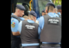VIDEO | Cameramanul Marius Crețu a fost încătușat și dus la Poliție pentru că a afișat un crucifix de lemn la marșul LGBT din București