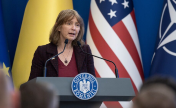 VIDEO | Dezvăluiri explozive! Erin Elmore (Departamentul de Stat): Fosta ambasadoare SUA la București, Kathleen Kavalec, avea la reședința sa tablouri cu ritualuri satanice cu bebeluși. Când am aflat, în 15 minute eram la telefon cu echipa lui Marco Rubio | Acesta este motivul pentru care Statele Unite ale Americii au retras-o din România