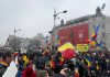 FOTO | Protest, pe ploaie, împotriva Guvernului Ciolacu, la București. George Simion susține că sunt 300.000 de oameni