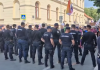 VIDEO | Jandarmii au făcut un scut uman și au oprit marșul LGBT din Oradea. La manifestația ilegală a participat ambasadoarea Olandei | Unii dintre participanți au fost sancționați