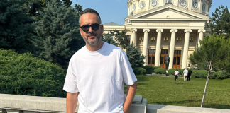 Jurnalistul Mădălin Ionescu: Cursul valutar reacționează la incertitudine, doar că, la noi, reacția economică vine la pachet cu o propagandă teribilă. Mă aștept ca grupurile de agitatori să încerce scoaterea în stradă a unui public sensibil la povești de tipul: „Spune nu Rusiei!”, deși cred că, de fapt, se spune nu Washingtonului