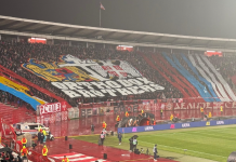 FCSB, așteptată de fanii echipei Steaua Roșie Belgrad cu mesajul: „Frați ortodocși“ și stemele României și Serbiei îmbrățișate cu Sfânta Cruce