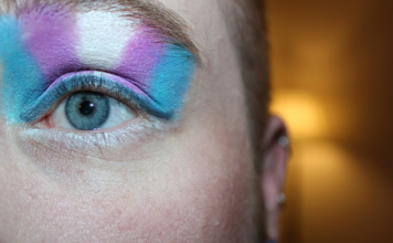 Caz IREAL la Universitatea din București, un bărbat vrea să se cazeze în căminul fetelor, pe motiv că e „trans”. Deja folosește baia pentru femei