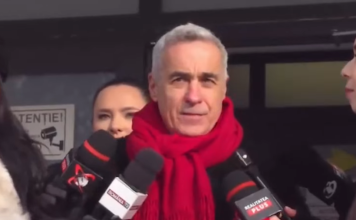 VIDEO | Liderul suveranist Călin Georgescu a fost așteptat cu covorul roșu la controlul judiciar: Pe ce bază s-au anulat alegerile dacă voi nu ați fost în stare să demonstrați nimic clar de un an de zile?
