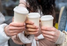 Dincolo de estetică: cum influențează calitatea unor pahare din carton pentru cafea rata de retenție a clienților