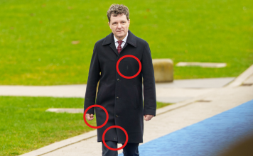 Nicușor Dan s-a prezentat la Consiliul European cu paltonul plin de pete. Fotografia a fost publicată pe site-ul Administrației Prezidențiale, de parcă cineva din interior ar vrea să-i strice imaginea