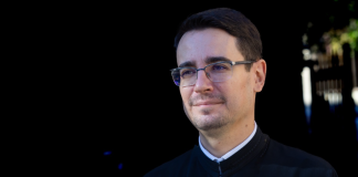 Adrian Agachi (Patriarhia Română) îi dă o replică de mare rafinament și iubire creștină lui Andrei Caramitru: Este ultima dată când mai răspund la o postare a dumneavoastră. Dumnezeu să vă ierte și să vă binecuvânteze!