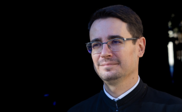 Adrian Agachi (Patriarhia Română) îi dă o replică de mare rafinament și iubire creștină lui Andrei Caramitru: Este ultima dată când mai răspund la o postare a dumneavoastră. Dumnezeu să vă ierte și să vă binecuvânteze!