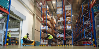 Curățenia de primăvară: eMAG dă afară sute de angajați: Aveam planuri pentru la vară. Am fost luați așa, ca din oală | Șeful eMAG avertiza anul trecut că va fi rău dacă românii nu votează ‘pro-european’