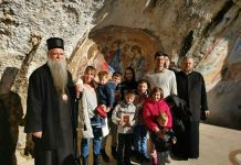 Mitropolitul Teofan al Moldovei a participat la hramul Mănăstirii Ostrog (Muntenegru), mănăstirea favorită a lui Novak Djokovici