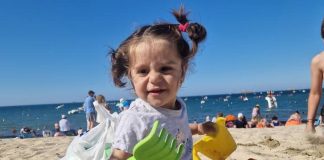 Micuța Eva Ștefania are nevoie de sprijin pentru o intervenție urgentă ca să mai poată respira